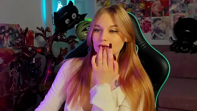 AriaWell online show from October 2025 06:01:01 PM