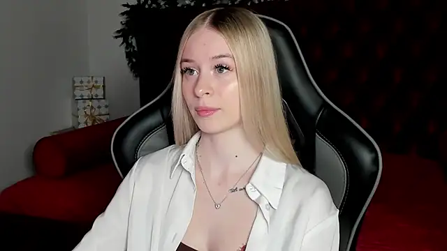 MiaGraces online show from December 2025 05:17:01 PM