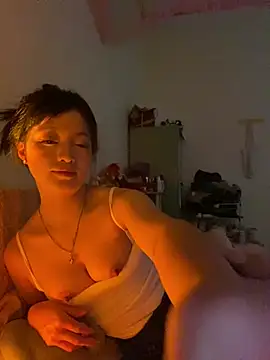 Snapshot of Tramy_xx chatting on June 2026 03:28:01 AM Tramy xx online show from June 2026 03:28:01 AM