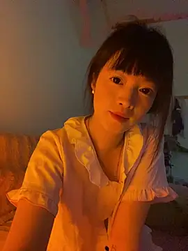 Snapshot of Tramy_xx chatting on June 2026 02:16:01 AM Tramy xx online show from June 2026 02:16:01 AM
