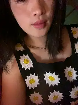 Snapshot of Tramy_xx chatting on July 2026 04:05:02 PM Tramy xx online show from July 2026 04:05:02 PM