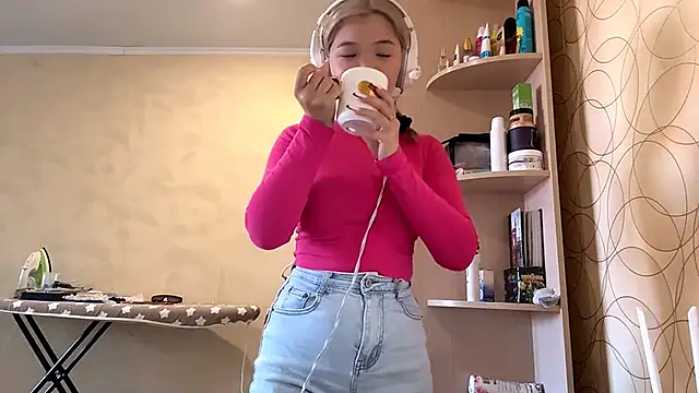 CarolannSide online show from September 2025 06:05:02 AM