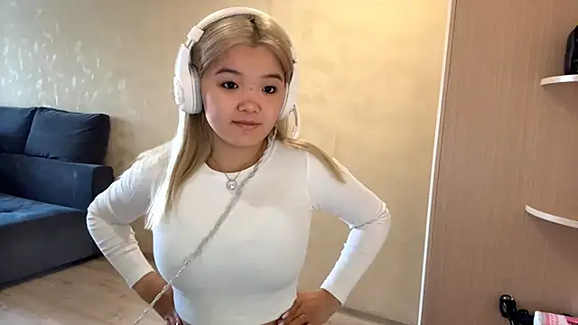 CarolannSide online show from October 2025 05:04:01 AM