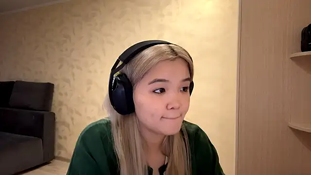 CarolannSide online show from October 2025 05:04:02 AM