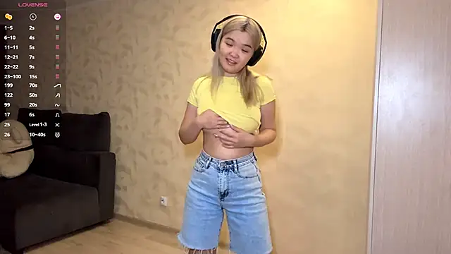 CarolannSide online show from October 2025 05:41:01 AM