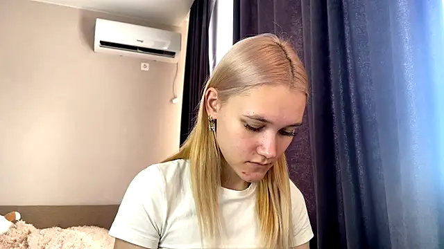 Snapshot of TwinedPeril chatting on October 2025 07:07:02 AM TwinedPeril online show from October 2025 07:07:02 AM