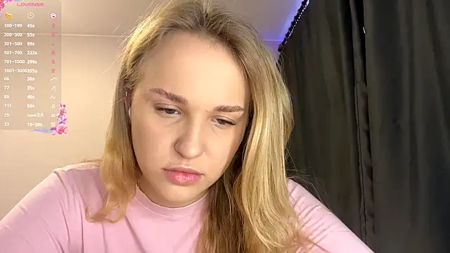 Snapshot of TanekaBoitel chatting on October 2025 10:14:01 AM TanekaBoitel online show from October 2025 10:14:01 AM