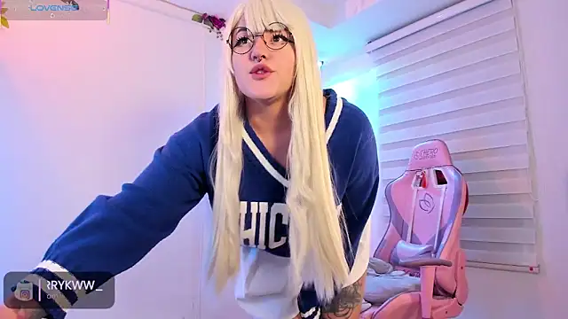 Berrykww  online show from September 2025 10:15:02 PM