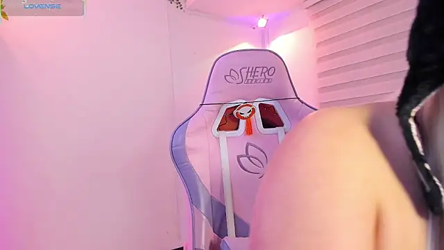 Berrykww  online show from October 2025 01:42:02 PM