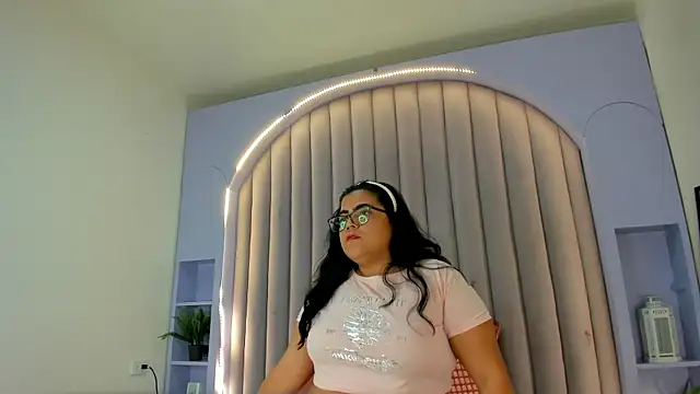 ZairaSmith   online show from September 2025 02:03:02 AM