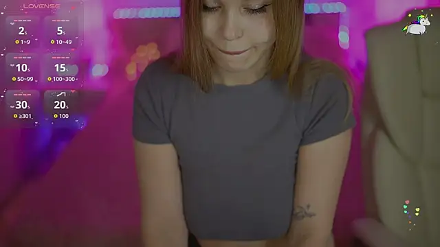 Snapshot of MyLolaSky chatting on October 2025 11:24:02 PM MyLolaSky online show from October 2025 11:24:02 PM