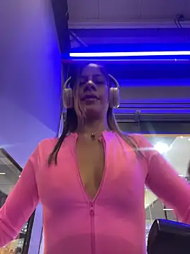 KatThomas online show from November 2025 11:03:01 PM