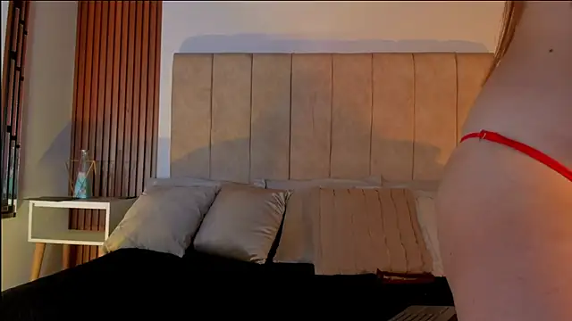 Lauraa saenz11 online show from October 2025 08:11:02 PM