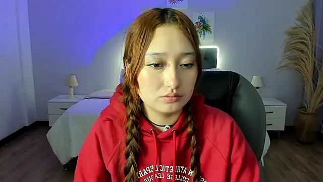 Snapshot of Samara_Hilton_2 chatting on October 2025 06:32:01 PM Samara Hilton 2 online show from October 2025 06:32:01 PM