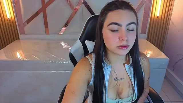 scarlett smith tp online show from October 2025 12:46:01 PM