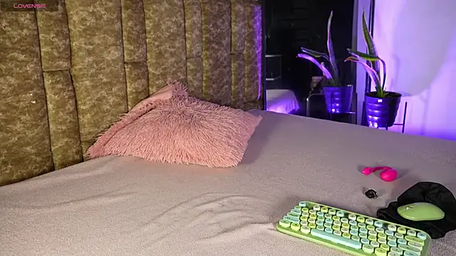 Missdionne curly online show from April 2026 11:27:01 AM