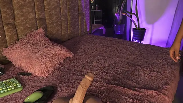 Missdionne curly online show from April 2026 11:27:01 AM