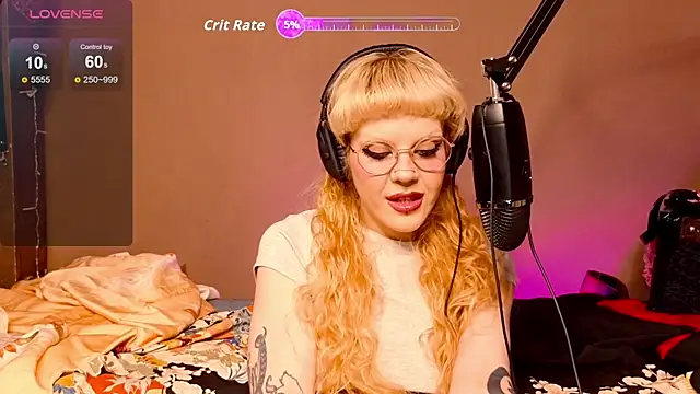 tacodeluxxxe online show from November 2025 05:03:01 PM