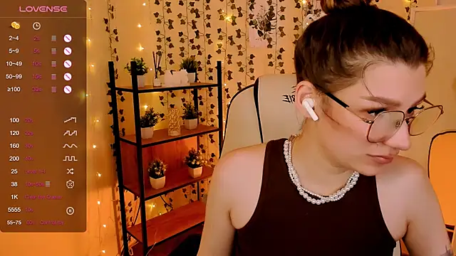 Snapshot of LinaBlossom_ chatting on June 2026 02:31:02 AM LinaBlossom online show from June 2026 02:31:02 AM