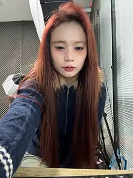 YY-27 online show from December 2025 04:55:01 AM