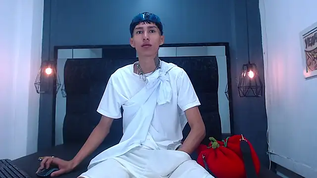 Daniel delux  online show from October 2025 11:07:02 AM