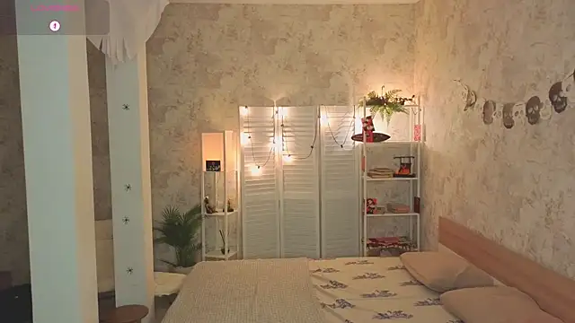 ReneeLippeatt online show from November 2025 07:38:02 PM