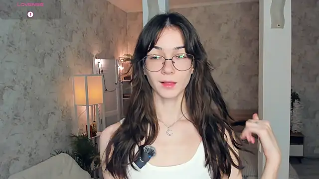 ReneeLippeatt online show from November 2025 07:23:02 PM