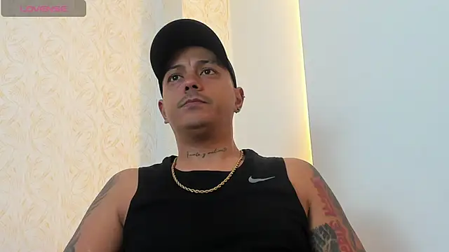 MaximoHall86 online show from October 2025 12:15:02 PM