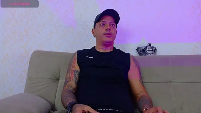 MaximoHall86 online show from November 2025 11:56:02 AM