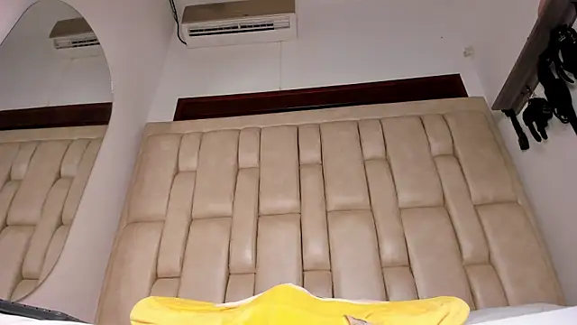 VioletSantorini online show from September 2025 02:55:01 PM