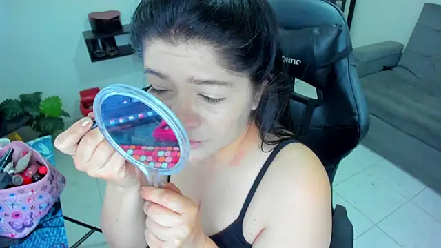 Miel 82 online show from November 2025 10:49:01 AM