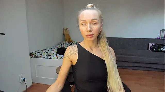 Snapshot of AlisiaCat chatting on May 2026 03:50:02 PM AlisiaCat online show from May 2026 03:50:02 PM