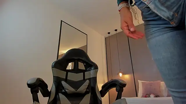 zoee zi online show from January 2026 07:34:01 PM