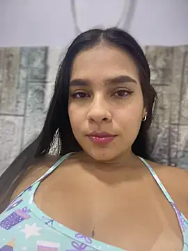 Snapshot of Valery_lux16 chatting on April 2026 05:12:02 AM Valery lux16 online show from April 2026 05:12:02 AM