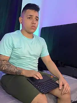 BoomChikaWow online show from November 2025 12:35:02 AM