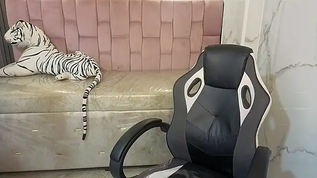 Soffia b online show from October 2025 03:06:01 AM