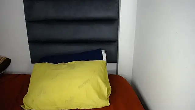 Juiceybileh online show from November 2025 08:22:02 PM