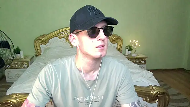 Cum Arsen online show from September 2025 08:33:01 PM