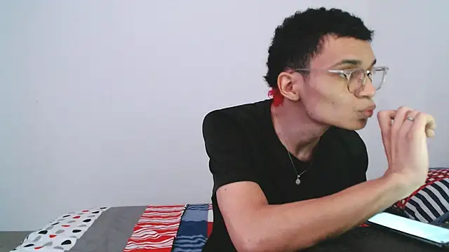 Latin Chillguy online show from September 2025 01:22:01 AM