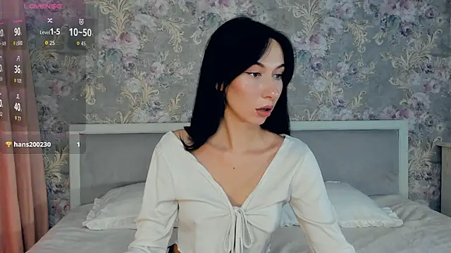 Snapshot of MissLauura chatting on September 2025 01:35:02 PM MissLauura online show from September 2025 01:35:02 PM