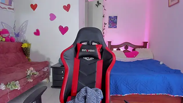 Snapshot of SophieLAmour chatting on September 2025 10:34:01 PM SophieLAmour online show from September 2025 10:34:01 PM