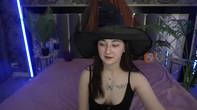 Snapshot of SashaDuvalle chatting on October 2025 06:48:01 AM SashaDuvalle online show from October 2025 06:48:01 AM