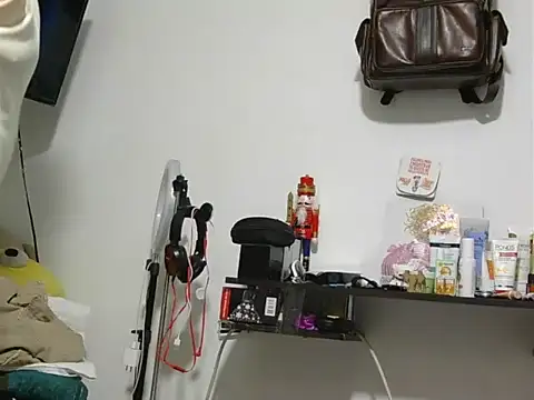 xanderdinis online show from November 2025 02:06:01 AM