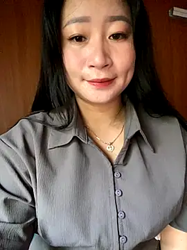 Snapshot of violet-00 chatting on October 2025 01:06:01 AM violet-00 online show from October 2025 01:06:01 AM