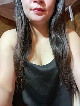Snapshot of violet-00 chatting on May 2026 11:45:02 PM violet-00 online show from May 2026 11:45:02 PM