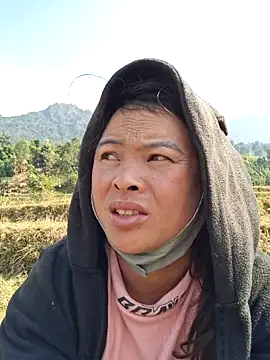 xuxulovezz online show from December 2025 04:30:02 AM