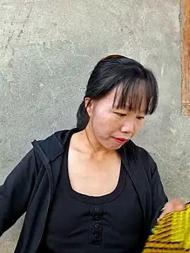 Snapshot of helenzz chatting on October 2025 12:53:01 AM helenzz online show from October 2025 12:53:01 AM