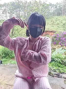 Helen-Tran online show from November 2025 02:22:02 AM