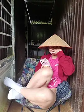 Helen-Tran online show from November 2025 01:27:02 AM