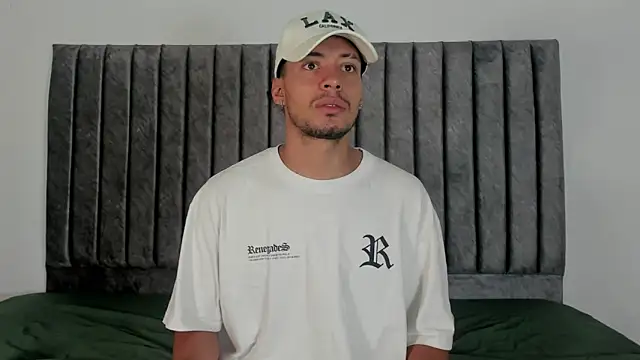 Snapshot of aroncooper1 chatting on October 2025 11:40:01 AM aroncooper1 online show from October 2025 11:40:01 AM